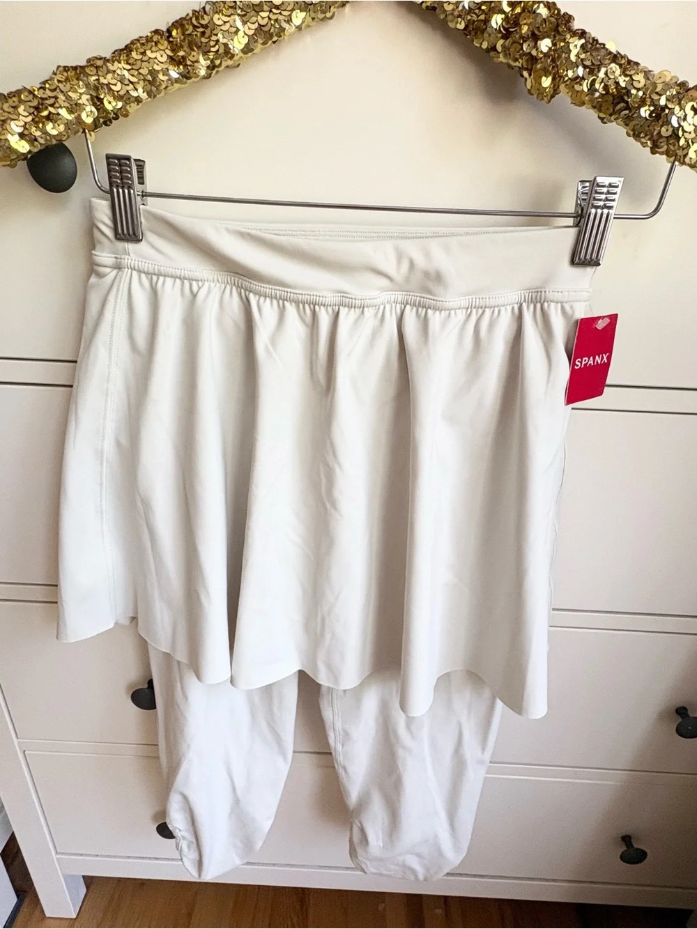 NWT Spanx Booty Boost Active Skirt Around Knee Leggings White Cloud